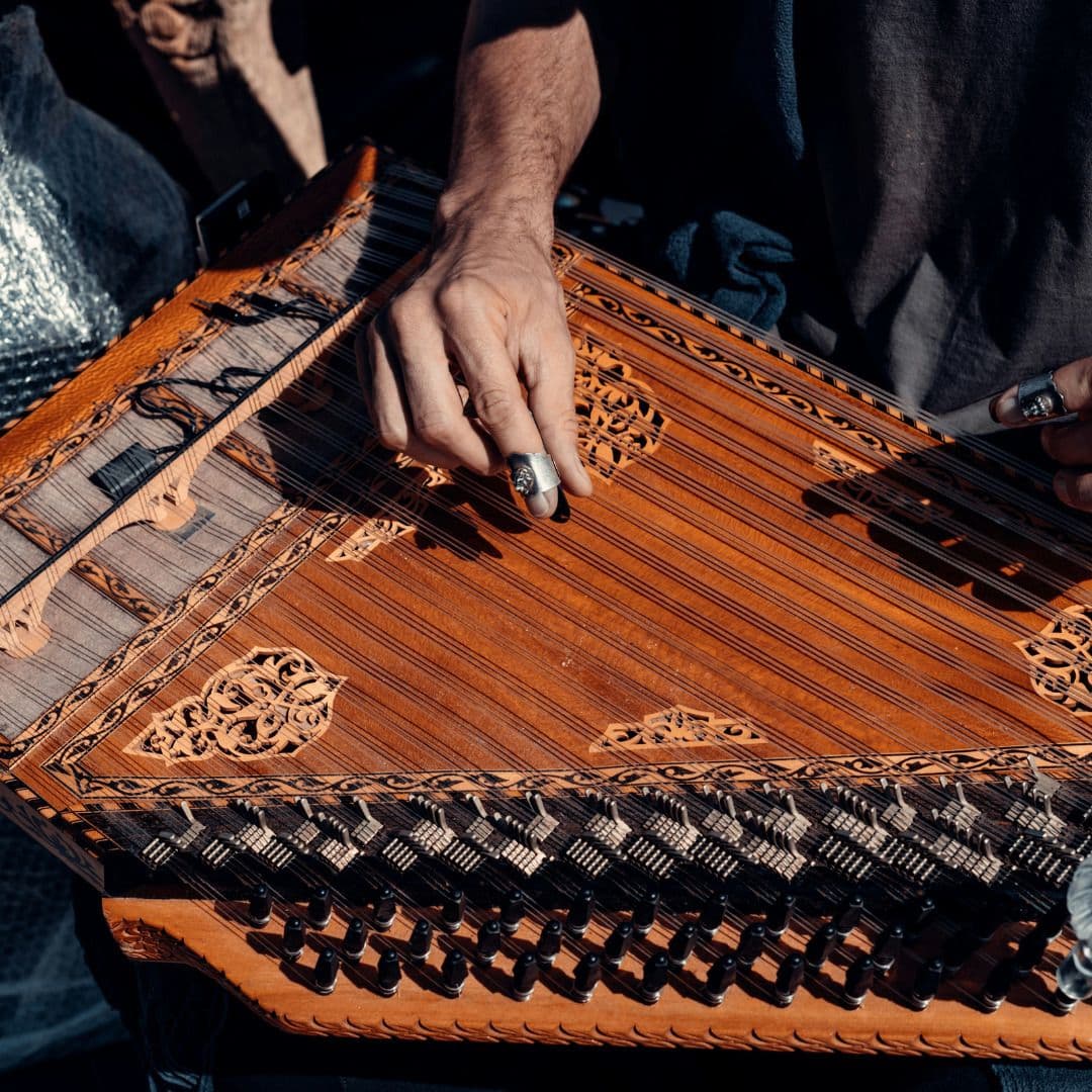 Babioles "Une oreille vers l'Orient"