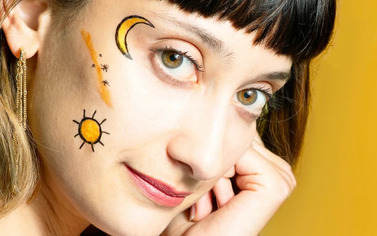 Caloé, A kind of cabaret