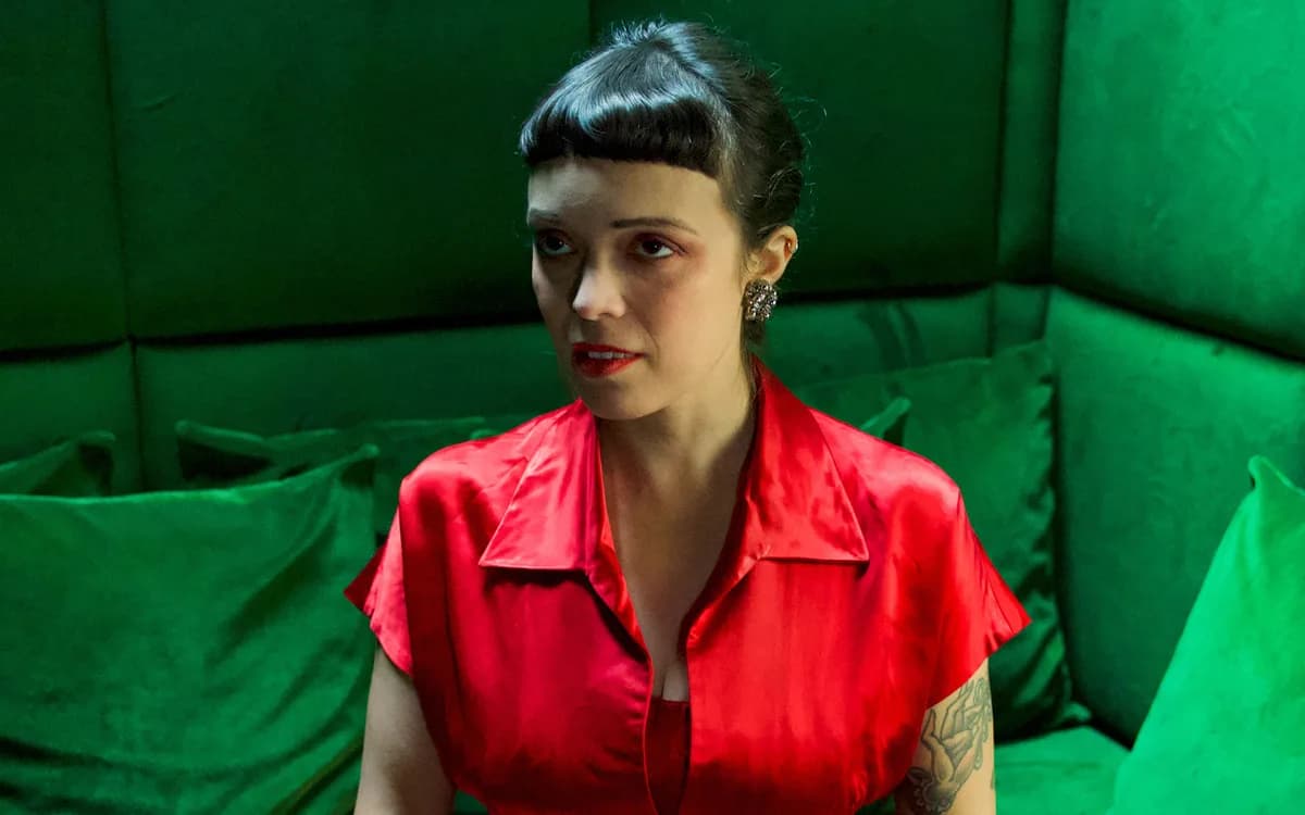 Melissa Lesnie - I Want to be Evil